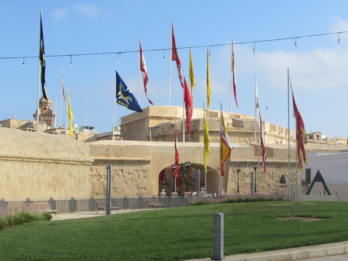 Vittoriosa' Seafront 2 Bed Highly Furnished Apartment Экстерьер фото