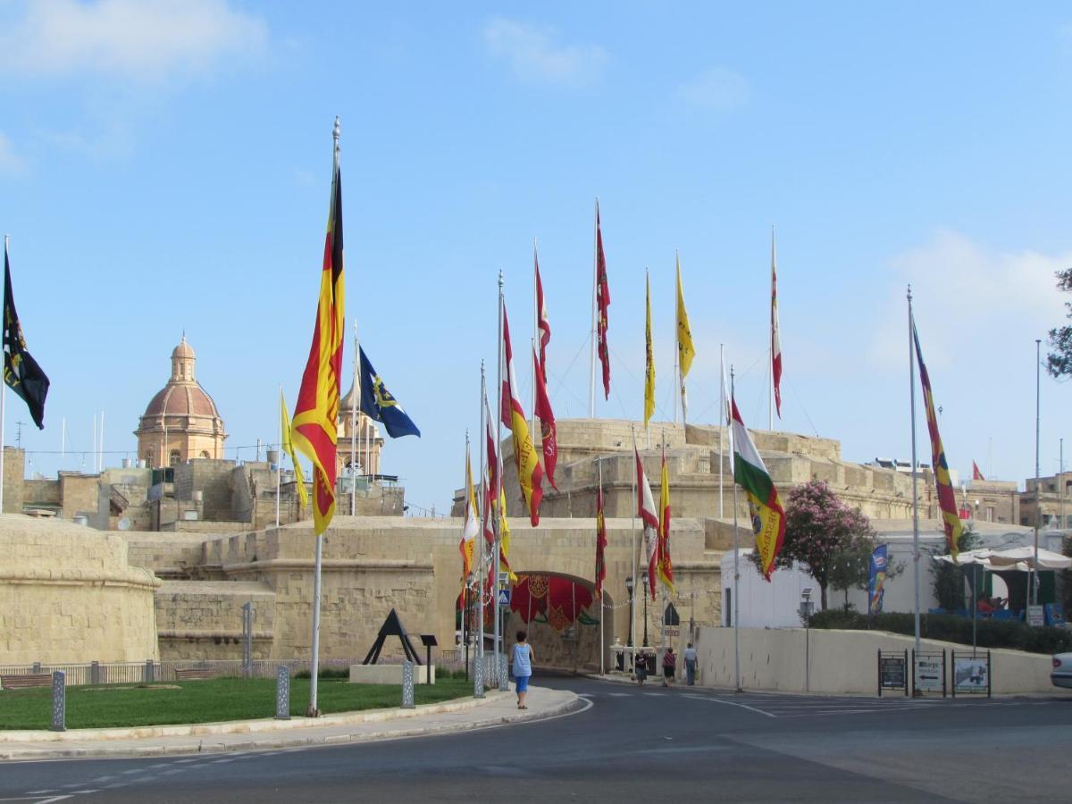 Vittoriosa' Seafront 2 Bed Highly Furnished Apartment Экстерьер фото