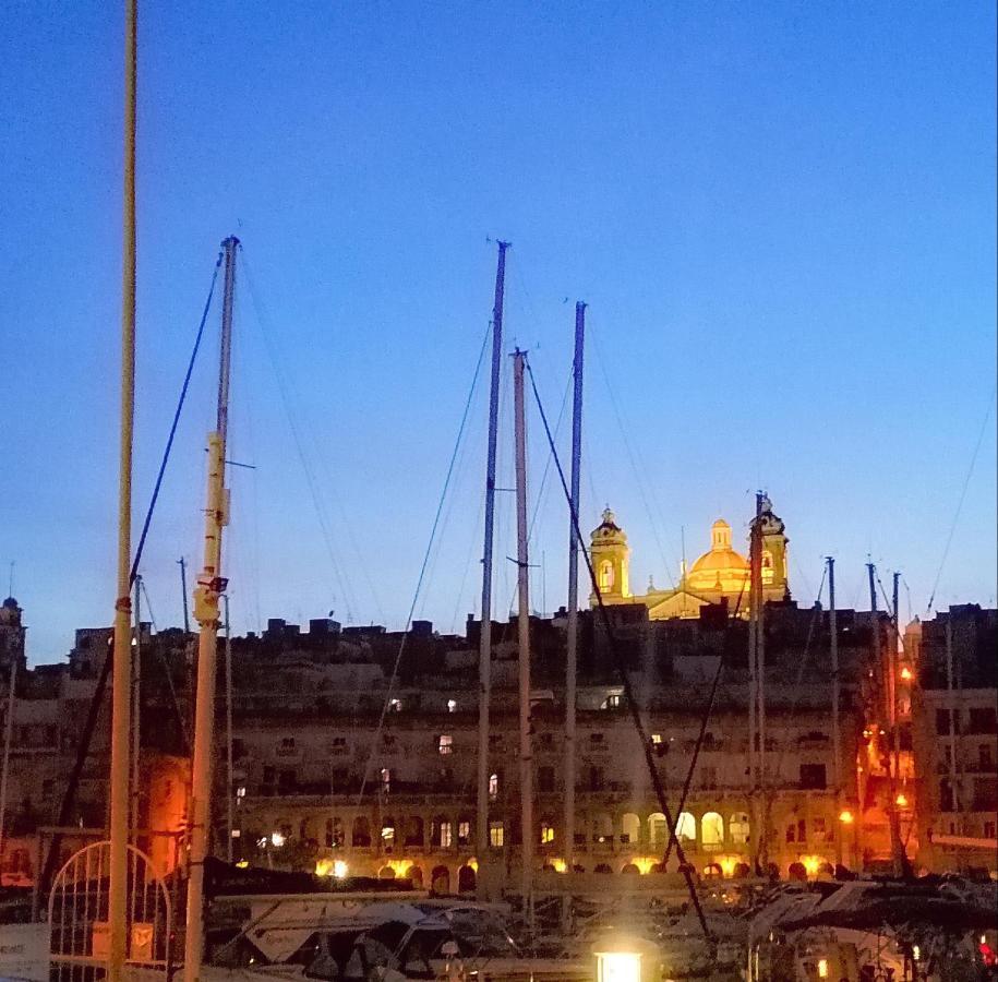 Vittoriosa' Seafront 2 Bed Highly Furnished Apartment Экстерьер фото