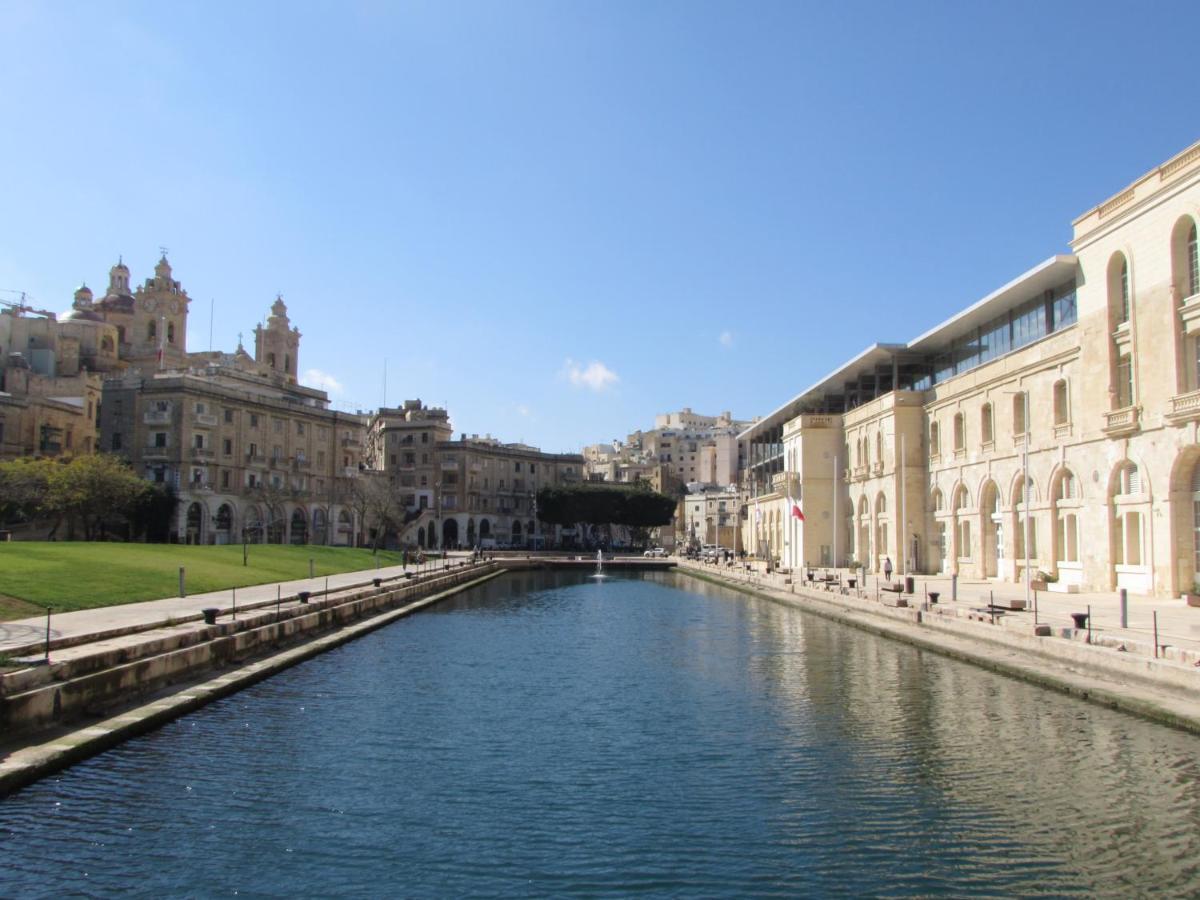 Vittoriosa' Seafront 2 Bed Highly Furnished Apartment Экстерьер фото